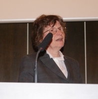 Slavistka Milka Bokal, ZRC SAZU, je predstavila pionirsko delo slovenske smučarske terminologije, katere temelj je položil Rudolf Badjura. Naštela je tudi čez petdeset slovenskih enobesednih izrazov za sneg (ne dvobesednih kot n. pr.: sveži sneg) in nam povedala, da jih poznajo Eskimi čez sto.