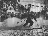  Nemka Christl Cranz je bila pred 2. svetovno vojno najuspešnejša alpska smučarka, saj je zmagala več kot desetkrat na svetovnih prvenstvih in osvojila zlato kolajno v alpski kombinaciji na ZOI leta 1926 v GA-PA.