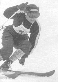  Američanka Andrea Mead – Lawrence, ki je umrla pred kratkim, je začela ameriški pohod proti vrhu svetovnega razreda alpskih smučarjev ZDA, ko je na ZOI leta 1948 v St. Moritzu v Švici osvojila zlato v slalomu in veleslalomu. Pozorno si je ogledati njene pumparice namesto šponaric. 