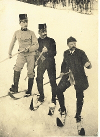  Vojaki na tečaju očeta alpske tehnike (Zdarsky na desni).