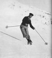 Štiriperesna deteljica, po dva v socvetju, Švicarja Eugen Mathias in Giovanni Testa ter Avstrijca Kurt Reinl in Toni Ducia, so odkrili po letu 1935, ne da bi vedela en par za drugega tehniko nasprotnega sukanja ramen. Ptiči so zapeli prezgodaj, saje tehnika dobila veljavo šele leta 1955 na INTERSKI kongresu v Val d'Isèru. Smučarski odklon je bila velika novost.