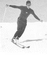 Stefan Kruckenhauser je s sodelavci leta 1958 izdal knjigo Wedeln (Hitro vijuganje) in istega leta Američan kanadskega porekla Doug Pffeifer knjigo Smučanje s Pffeiferjem. Primerjava Taylorja in Pffeiferja: Taylor z razširjenimi rokami zaradi ravnotežja, Pfeiffer, da se je videl položaj telesa.