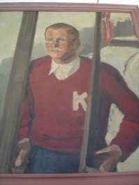  Slikarski portret Sigmunda Ruuda, ki je oblečen v klubski rdeč pulover z znakom K, kar je pomenilo Kongsberg, oziroma Smučarski klub Kongsberg (okoli 1936).