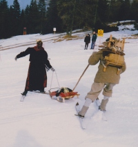  Italijana iz Livigna in družinsko smulčanje na Old Ski Fest, Cerkno 8. 2. 1998.