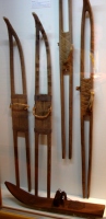  Smuči za hojo po močvirnatem svetu na Laponskem in v Sibiriji (Smučarski muzej Noldi Beck, Vaduz, Lichtenstein).
