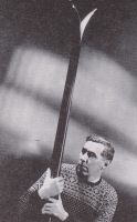  Avstrijec Hannes Schneider, iznajditelj arlberške tehnike alpskega smučanja (1925).