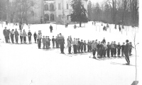 Smučarski tečaj šolske mladine na Bledu (1955).