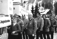  INTERSKI kongres, Garmisch-Partenkirchen 1971: del jugoslovanske delegacije pred mimohodom ob odprtju kongresa. Slovenci z leve: prvi Miro Dvoršak, šesti Jože Uršič, z desne: Niko Vengar in Aleš Guček.