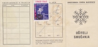 Izkaznica učitelja smučanja s prvo znamkico v Sloveniji Mednarodnega združenja poklicnih učiteljev smučanja (1968-1969).