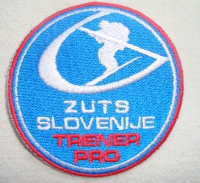 Našitek trener pro/fesionalec/ (2012). Zahtevana usposobljenost učitelj 3 in izpit za (državnega) trenerja.