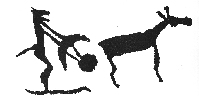 Petroglif blizu Belega morja, Rusija (-200 pr. n. št.): to ni vleka na smučeh (norv.: skijøring) temveč lovec na smučeh. V rokah drži lovno napravo, ki jo zažene losu pod noge, da se vrv zaradi obteženih koncev vrvi ovije okoli nog in prepreči živali gibanje (vir: nova ilustracija arhiv Aleš Guček). 