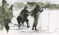  Francozi med patruljnim tekom na strelišču.