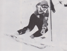  Švicar Karl Molitor med slalomom leta 1948 v St. Moritzu. Molitor je po končani tekmovalni karieri izdeloval odlične alpske tekmovalne čevlje, ki so bili za razliko od drugih iz usnja rjave barve.