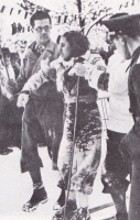 Španka Margot Pines de Pena je padala na 3,3 km dolgem smuku in dosegla cilj popolnoma izčrpana (GA-PA, 1936).