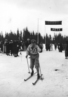 Franc Smolej je presenetil vse, ker je bil deseti v teku na 50 km. Pred njim so bili sami Skandinavci in Čehoslovak Musil, deveti (GA-PA, 1936).