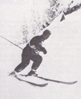 Norveški skakalec je za čuda zmagal v smuku, ki je štel le za kombinacijo. V slalomu je bil deseti in v kombinaciji zaradi slabega slaloma zasedel 4. mesto (GA-PA, 1936).